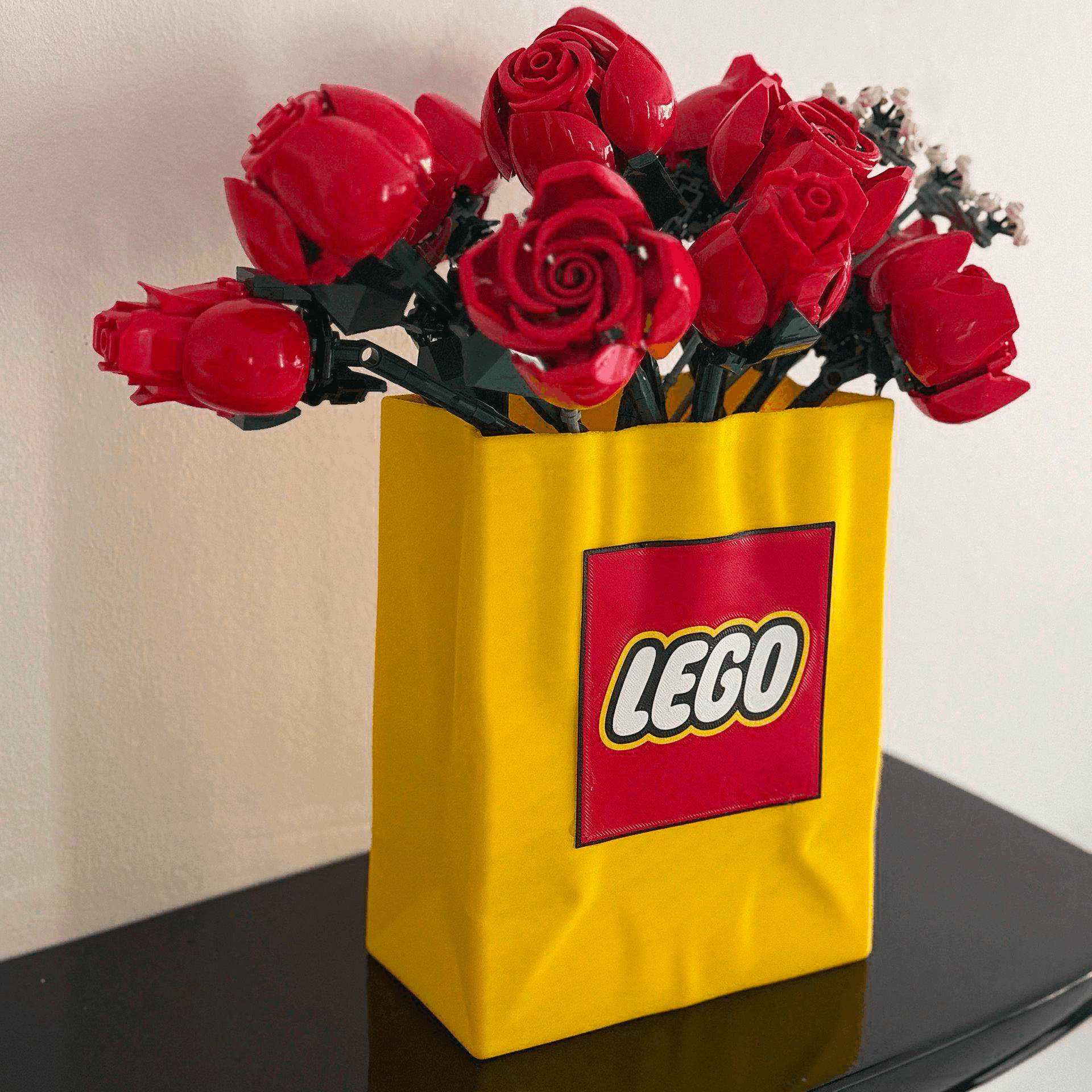 Ваза в виде пакета LEGO